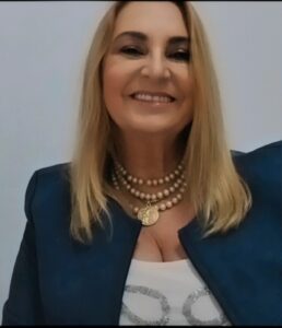 Sílvia - Proprietária da Clínica